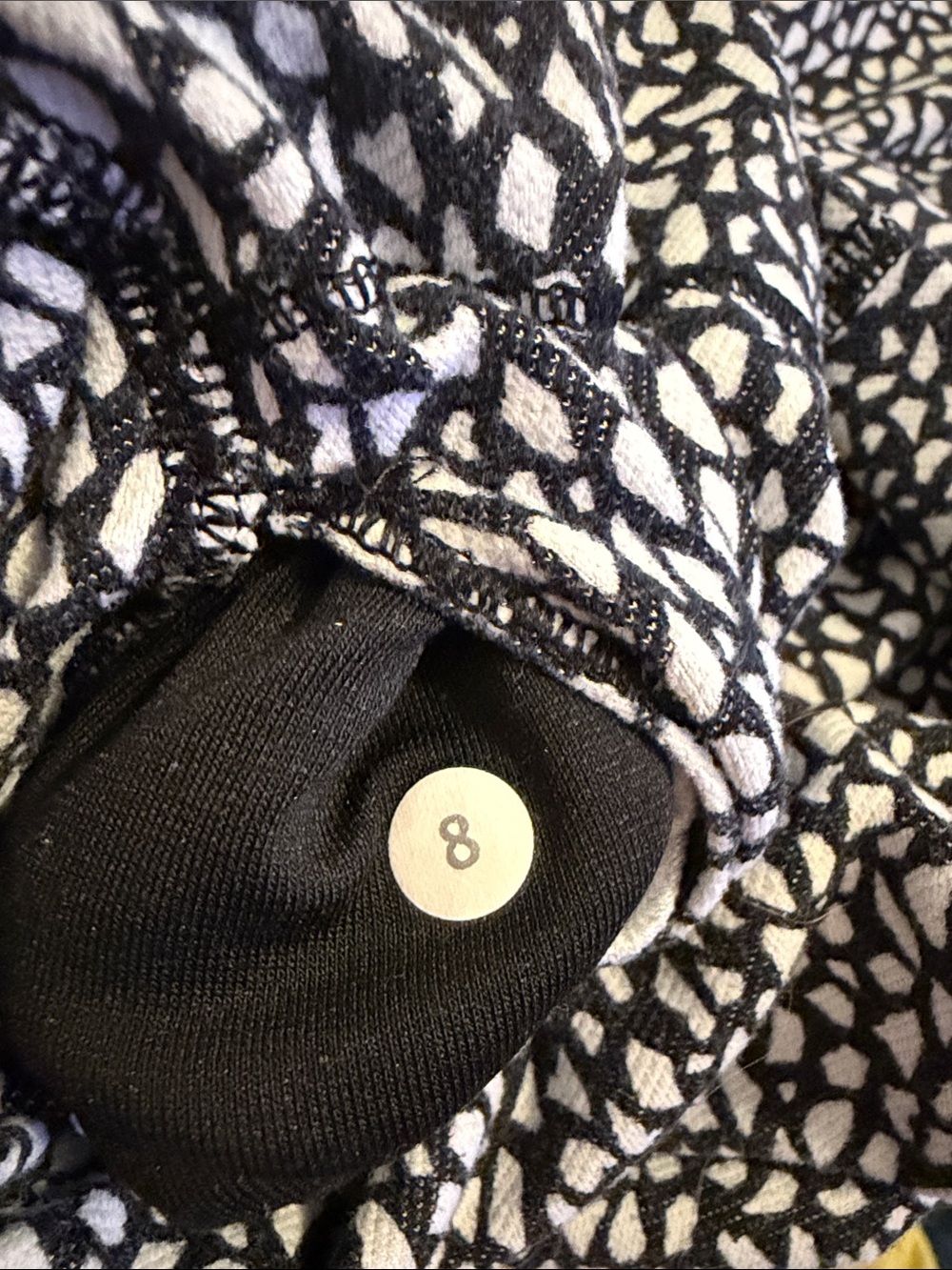 Lululemon Wunder Under Crop (Hi-Rise)
Miss Mosaic Black size 8 - Picture 8 of 9